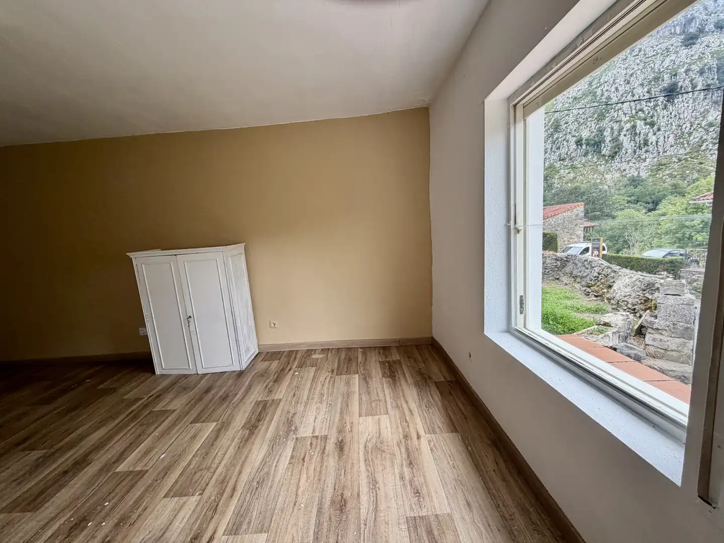 Habitación de Casa adosada en venta en Miera