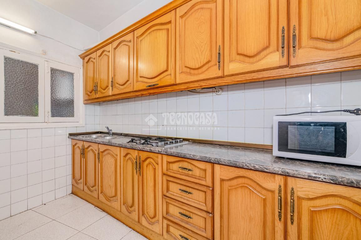 Kitchen of Flat for sale in  Granada Capital  with Balcony