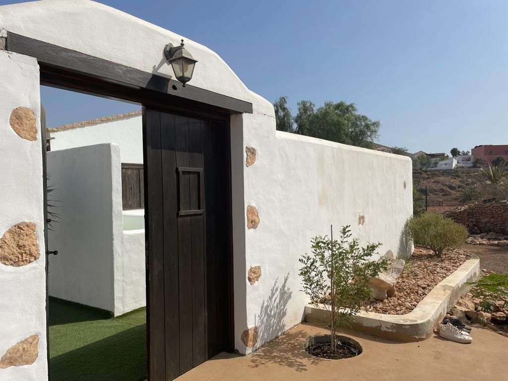 Vista exterior de Casa o xalet en venda en Tuineje amb Jardí privat i Piscina