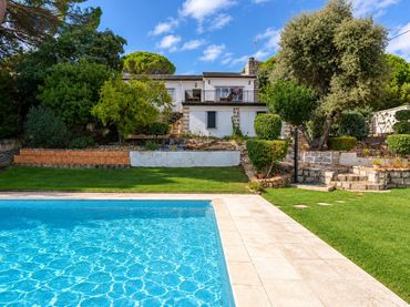 Chalet con piscina en venta en Villa del Prado