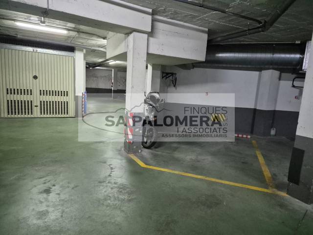 Garaje en Alquiler en Carrer Josep Tarradellas en Els Pins