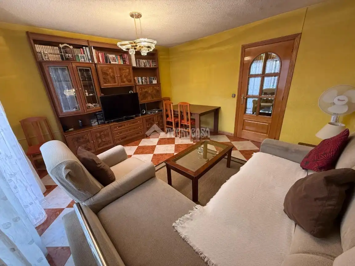 Casa aparellada en venda a Usera, imagen 3