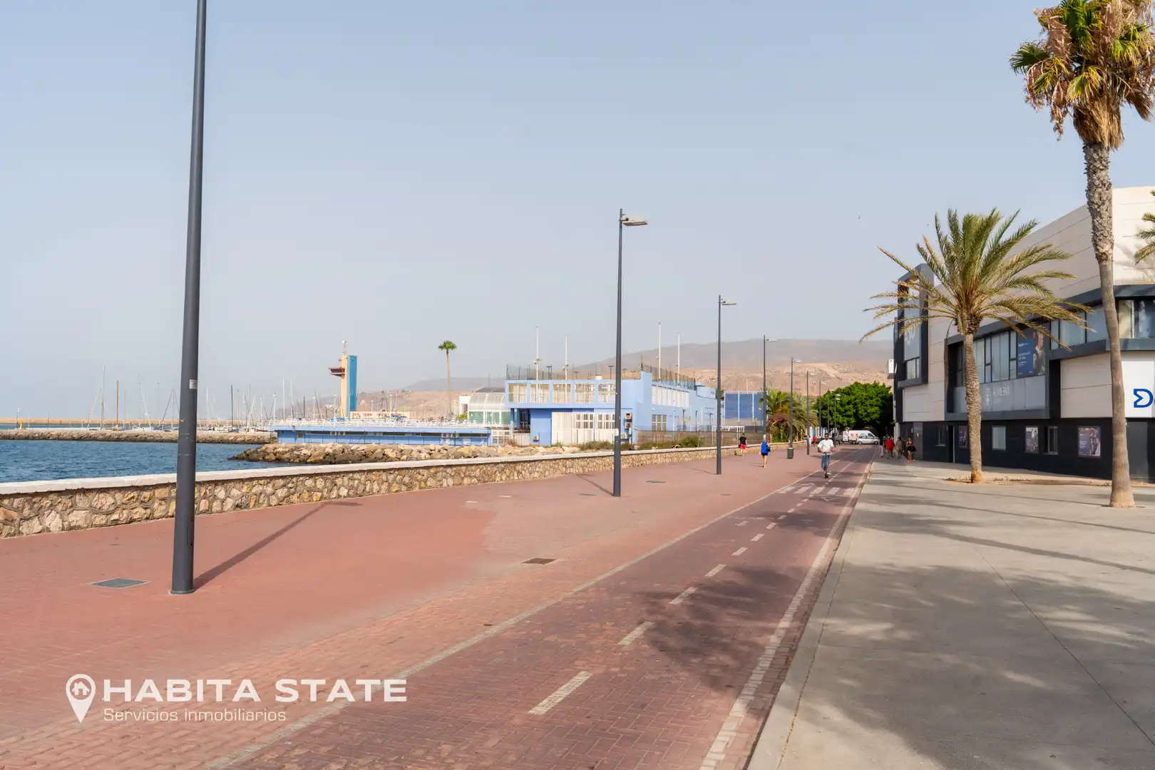 Exterior view of Flat for rent in Almería  with Air Conditioner, Heating and Terrace