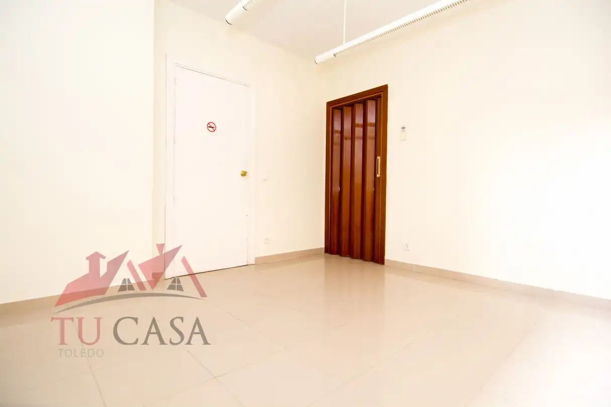 Office for rent in Toledo  with Air Conditioner and Heating