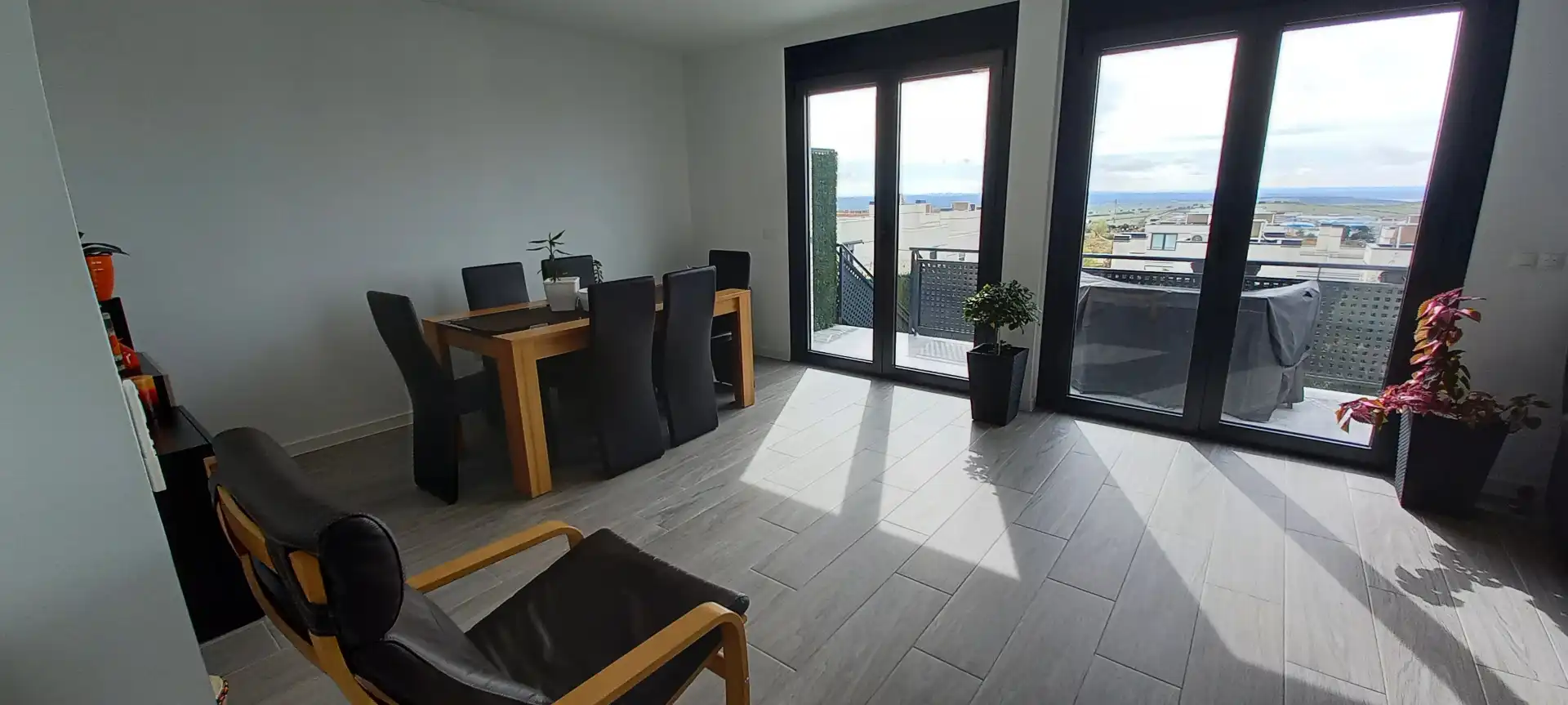Esszimmer von Einfamilien-Reihenhaus zum Verkauf in Colmenar Viejo mit Klimaanlage, Heizung und Privatgarten