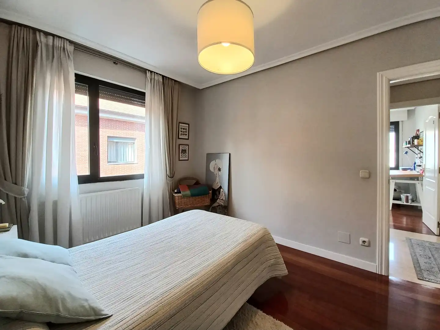 Dormitori de Casa adosada en venda en Burgos amb Jardí privat