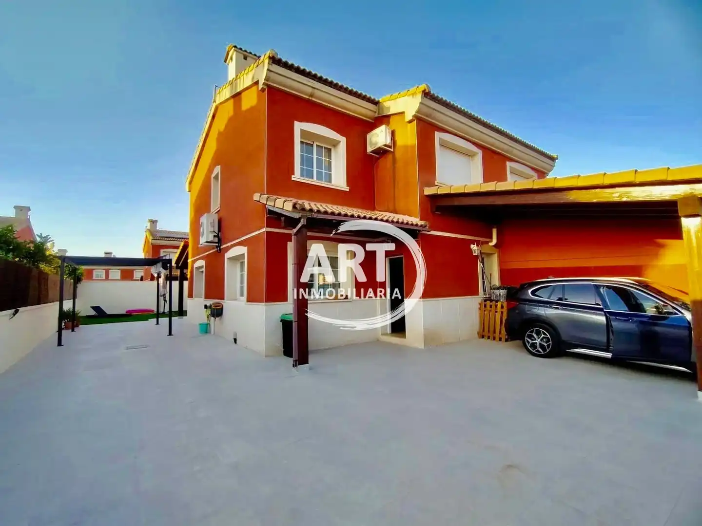 Vista exterior de Casa o xalet en venda en La Pobla de Vallbona amb Aire condicionat, Calefacció i Terrassa
