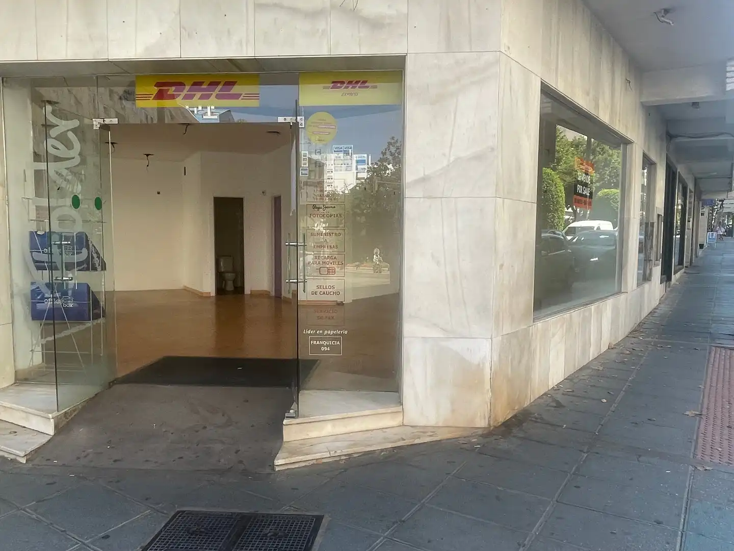 Local comercial en venda a Avenida Ramón y Cajal 10, imagen 4