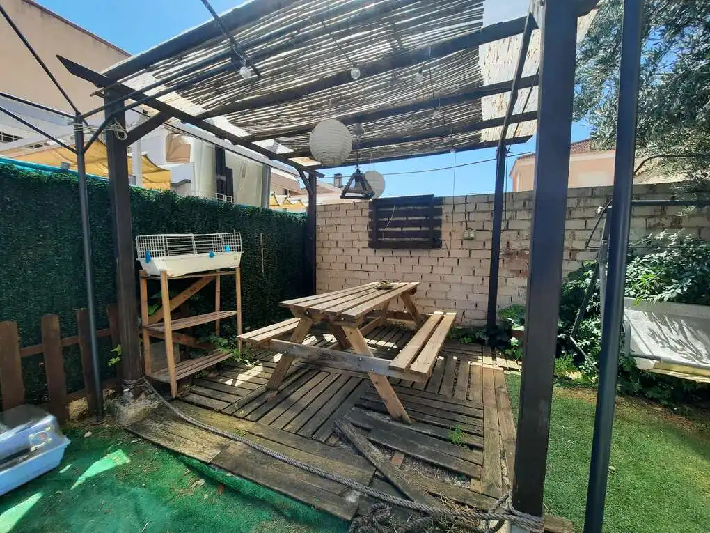 Terrasse von Einfamilien-Reihenhaus zum Verkauf in Escalona mit Klimaanlage, Heizung und Terrasse