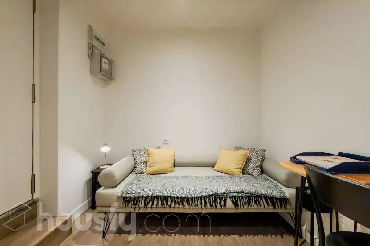 Schlafzimmer von Erdgeschoss zum Verkauf in Barcelona