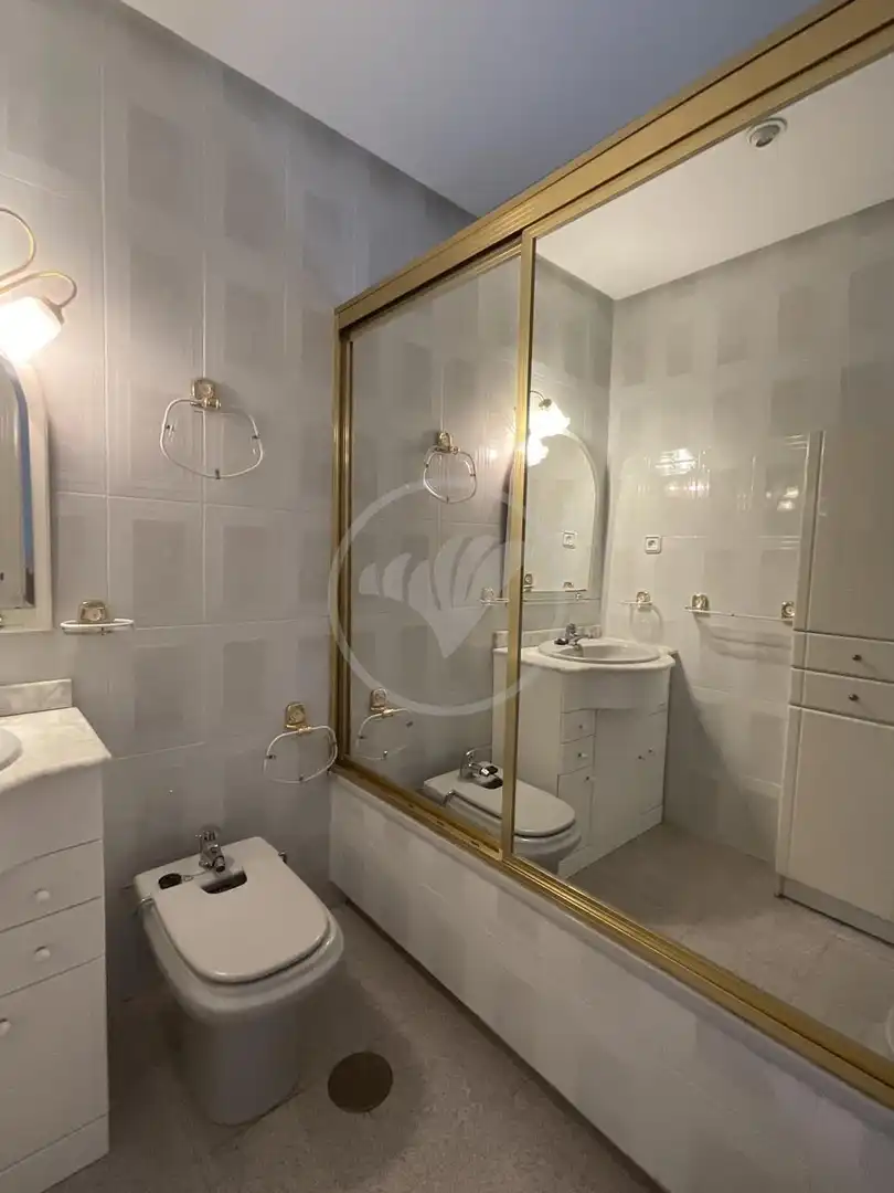 Badezimmer von Wohnung zur Miete in Linares mit Klimaanlage, Terrasse und Möbliert