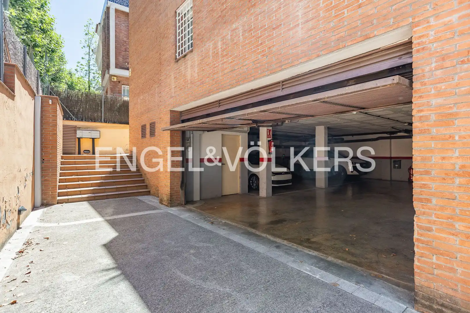 Aparcament de Àtic en venda en Sant Cugat del Vallès amb Calefacció, Jardí privat i Parquet