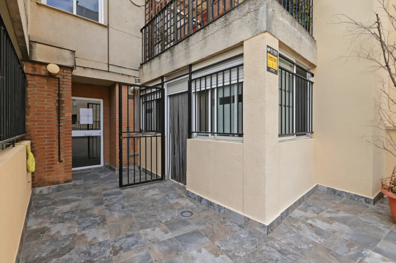 Außenansicht von Wohnung zum Verkauf in Alaquàs mit Klimaanlage, Terrasse und Abstellraum