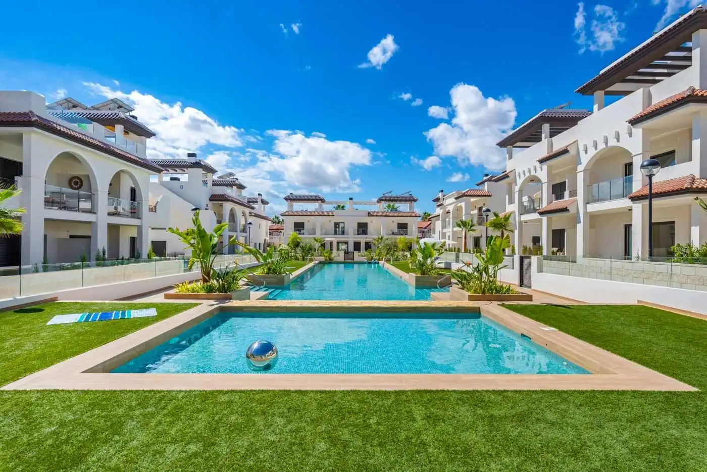 Vista exterior de Casa o xalet en venda en Rojales amb Jardí privat, Terrassa i Traster