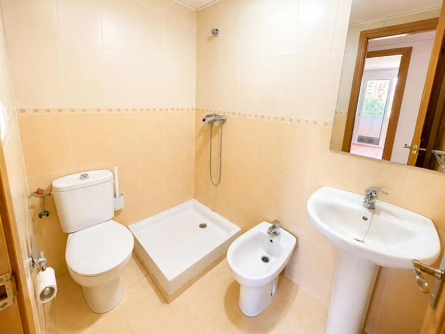Baño de Piso en venta en Valencia con Aire acondicionado, Amueblado y Horno