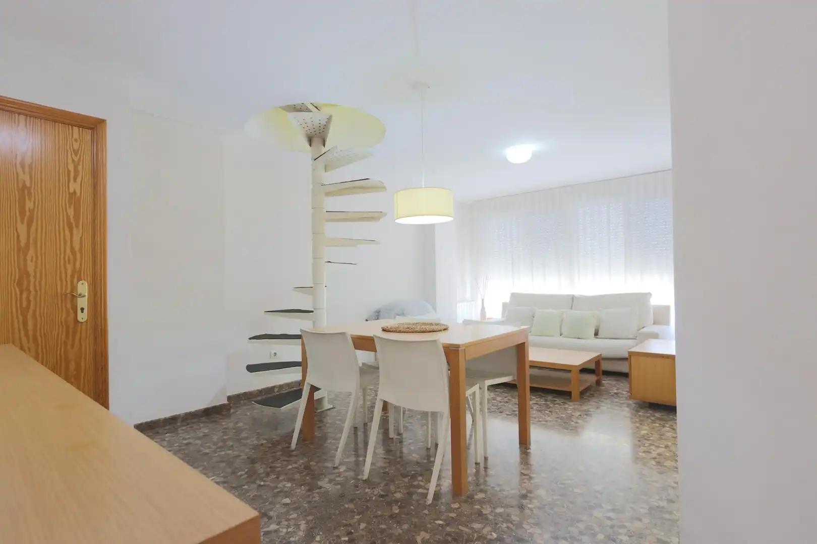 Sala de estar de Ático en venta en La Pobla de Vallbona con Calefacción, Terraza y Trastero