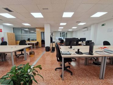 Oficina con ascensor en alquiler en Licenciado Poza