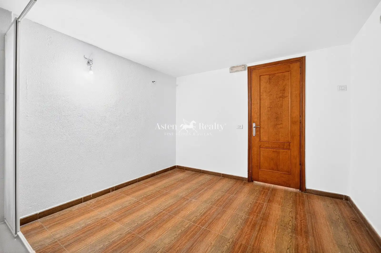 Local en venta en Guía de Isora con Terraza y Alarma