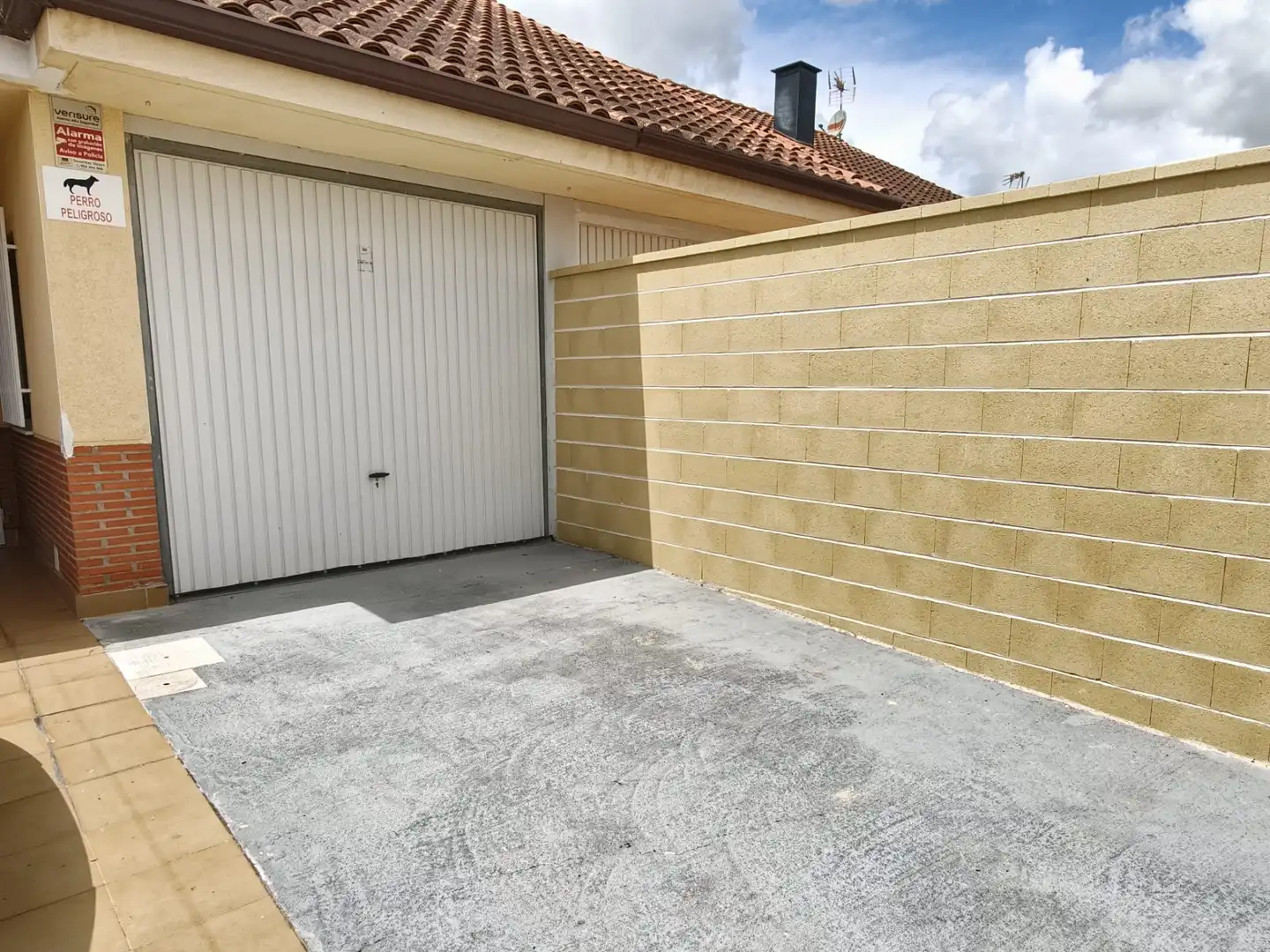 Vista exterior de Casa o chalet en venta en Novés con Aire acondicionado, Calefacción y Jardín privado