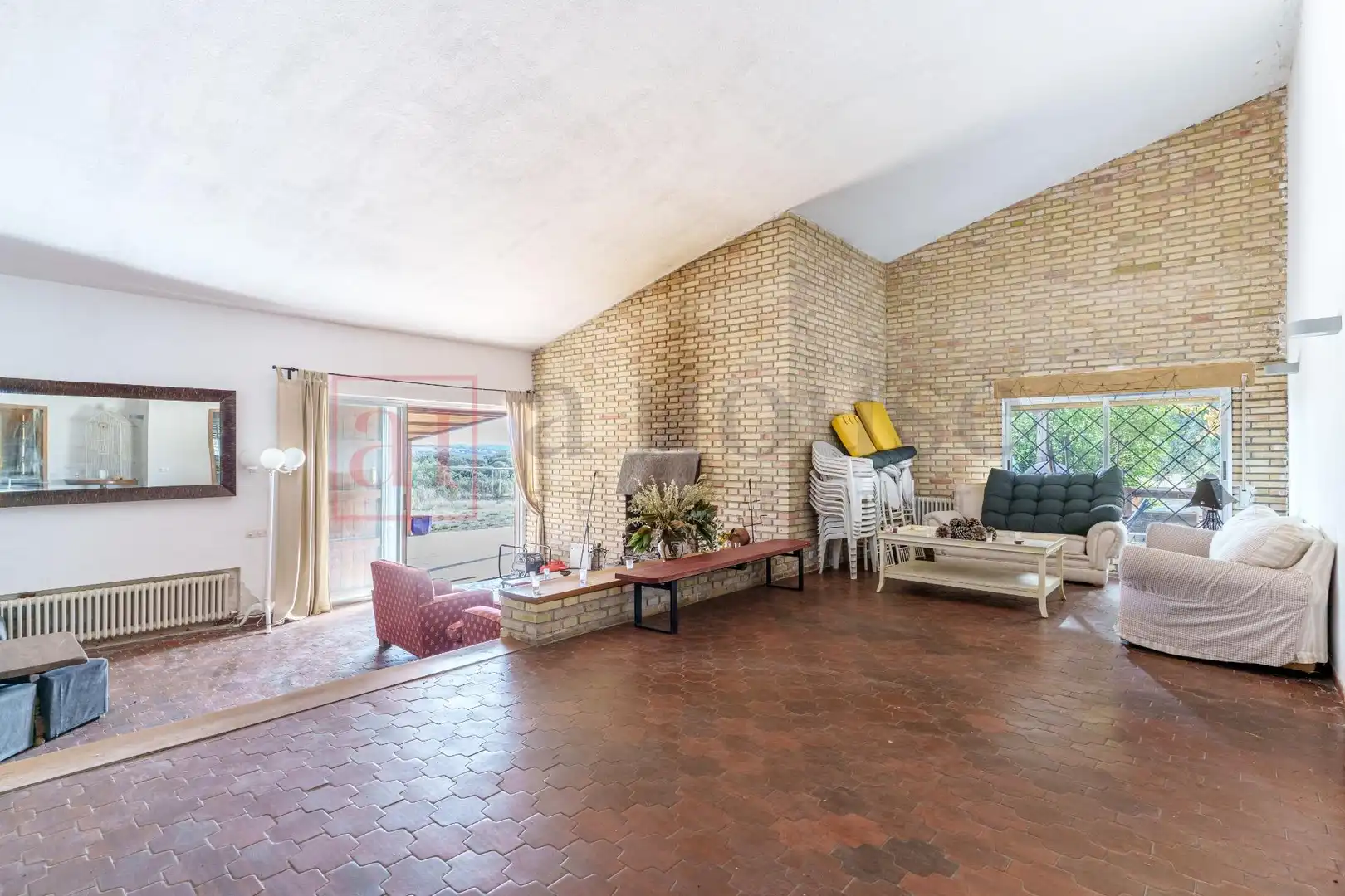 Sala d'estar de Finca rústica en venda en Villanueva de la Cañada amb Calefacció, Jardí privat i Piscina