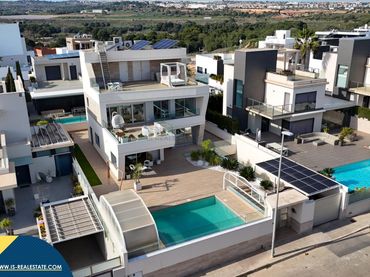 Xalet amb balcó en venda a Orihuela Costa