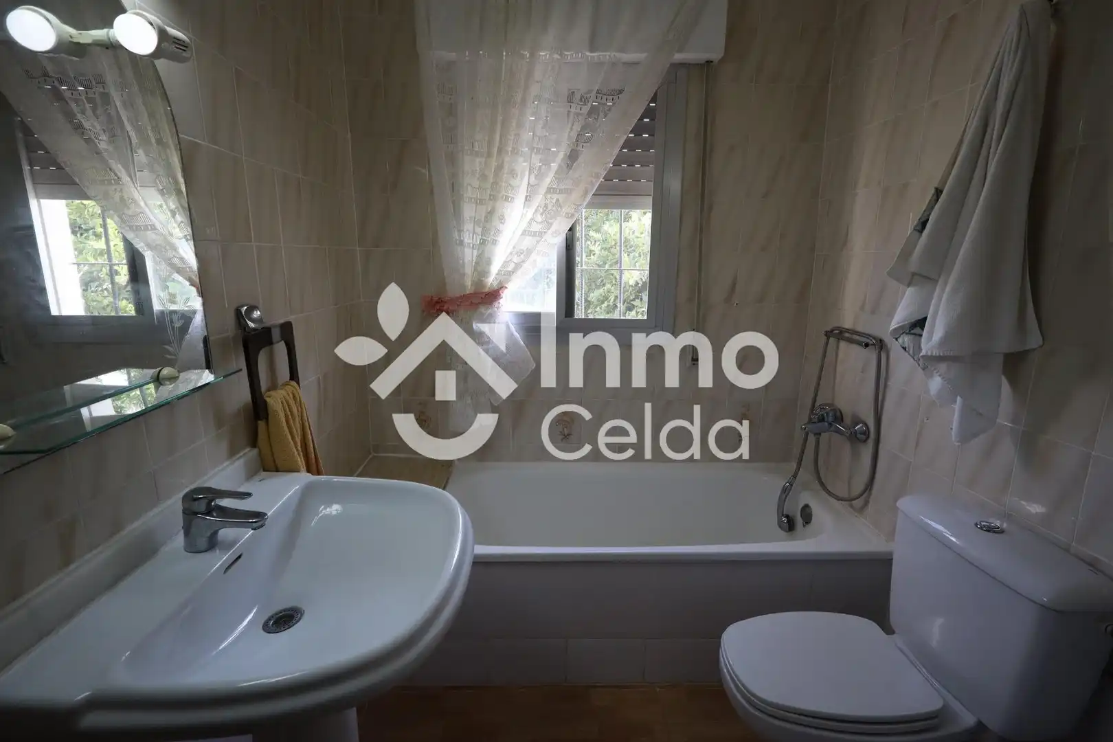 Bany de Casa o xalet en venda en Torrent amb Aire condicionat, Calefacció i Jardí privat