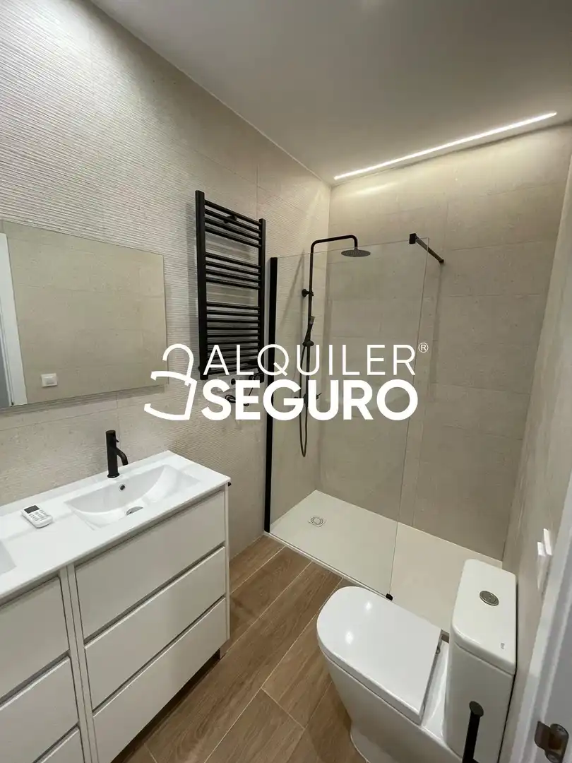 Baño de Loft de alquiler en Madrid con Aire acondicionado