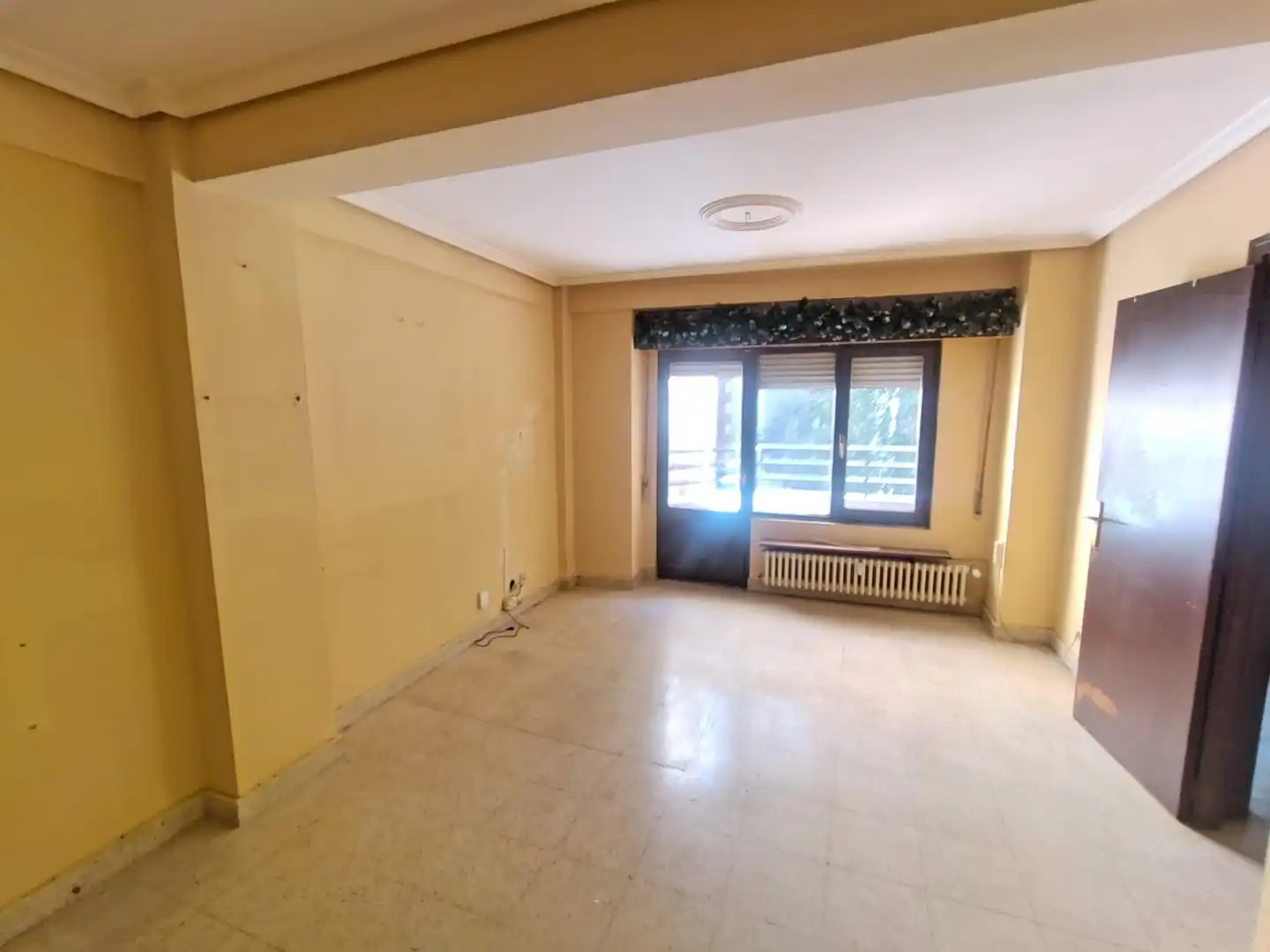 Piso en venta en Valladolid con Calefacción, Terraza y Balcón