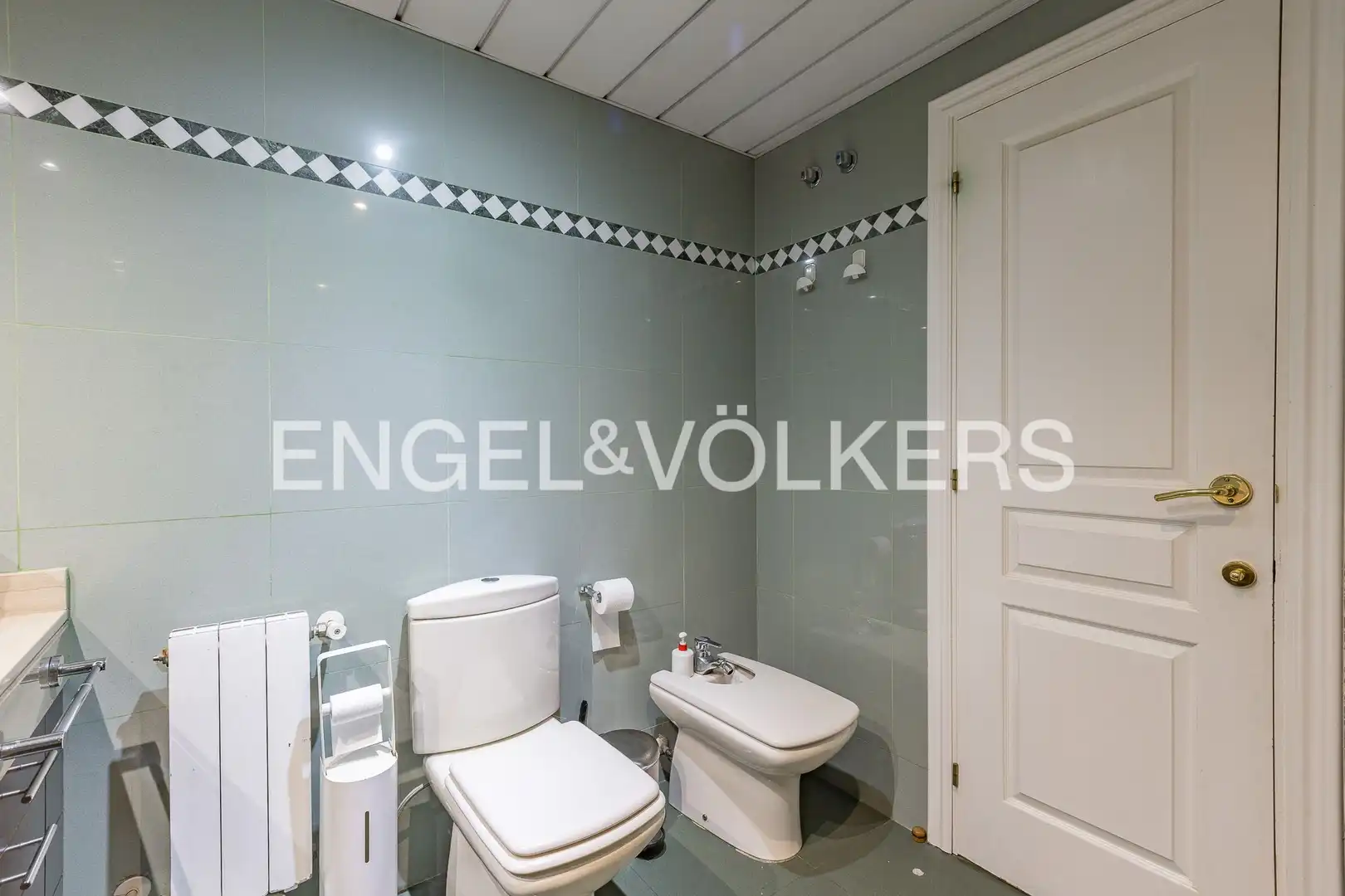 Bathroom of Flat for sale in Sant Cugat del Vallès  with Air Conditioner, Heating and Private garden