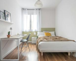 Bedroom of Flat to share in  Barcelona Capital  with Heating, Washing machine and TV