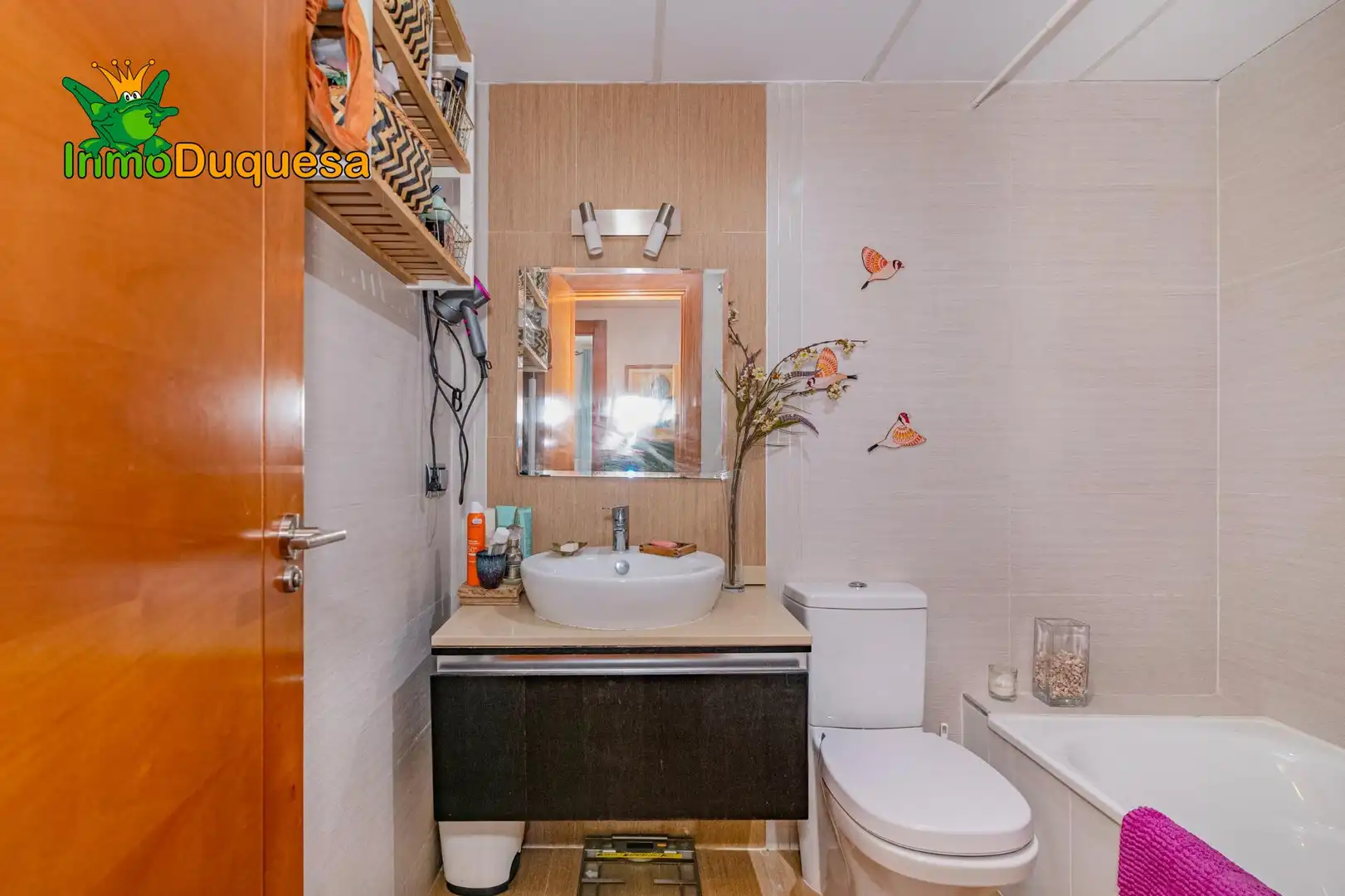 Baño de Piso en venta en Granada con Aire acondicionado, Calefacción y Jardín privado