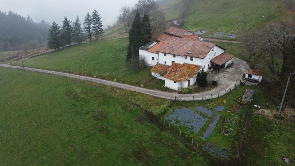 Vista exterior de Finca rústica en venda en Eibar amb Calefacció