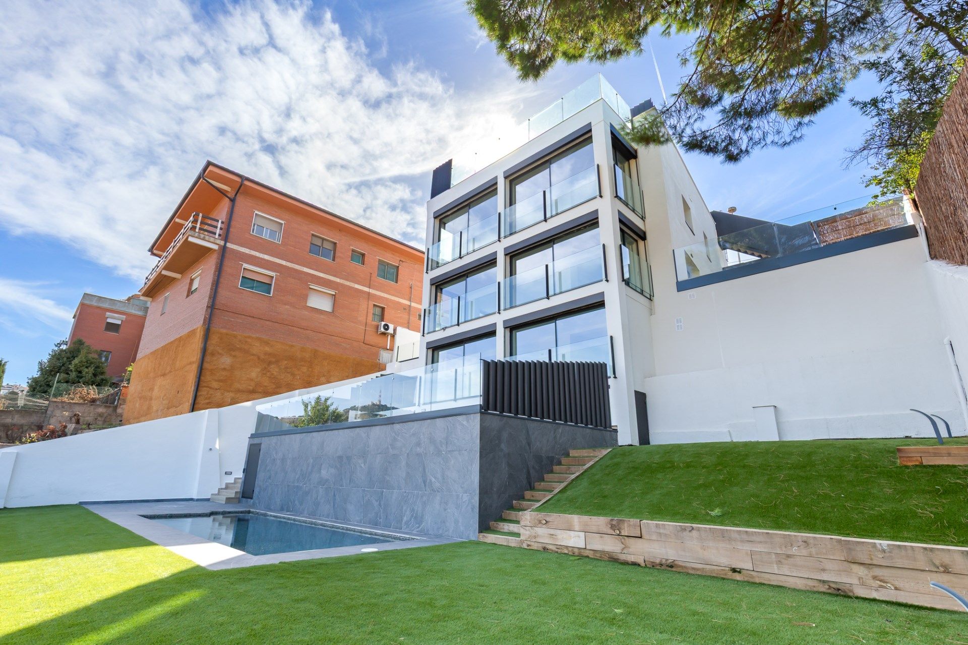 Exterior view of House or chalet for sale in Sant Just Desvern  with Air Conditioner, Heating and Terrace