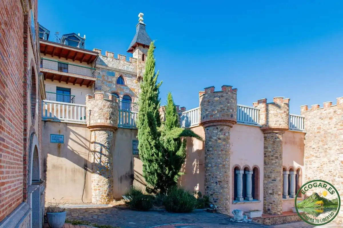 Vista exterior de Casa o xalet en venda en Quintana del Castillo amb Calefacció, Jardí privat i Terrassa