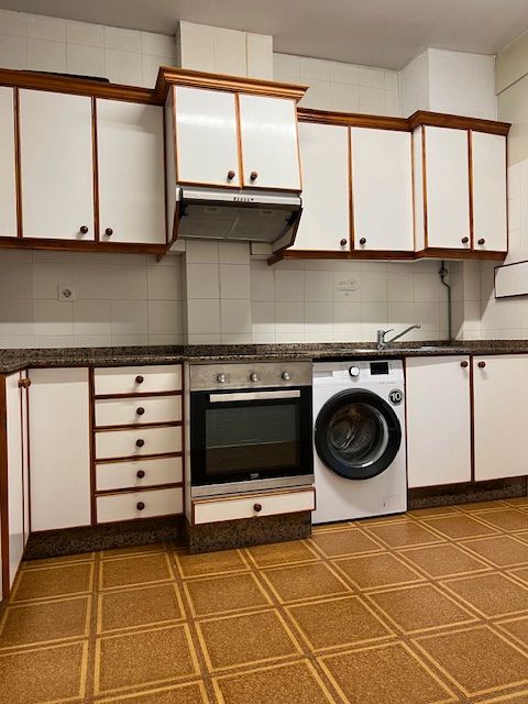 Kitchen of Flat for sale in A Coruña Capital   with Oven and Washing machine