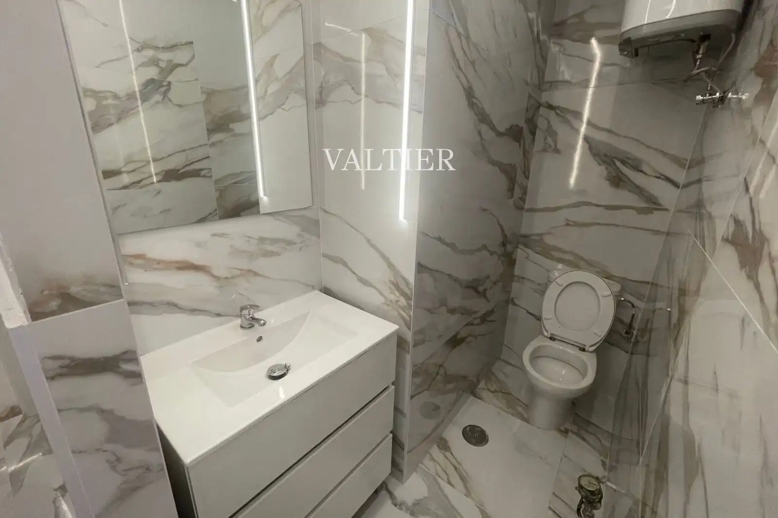 Baño de Piso en venta en Madrid con Aire acondicionado, Calefacción y Amueblado