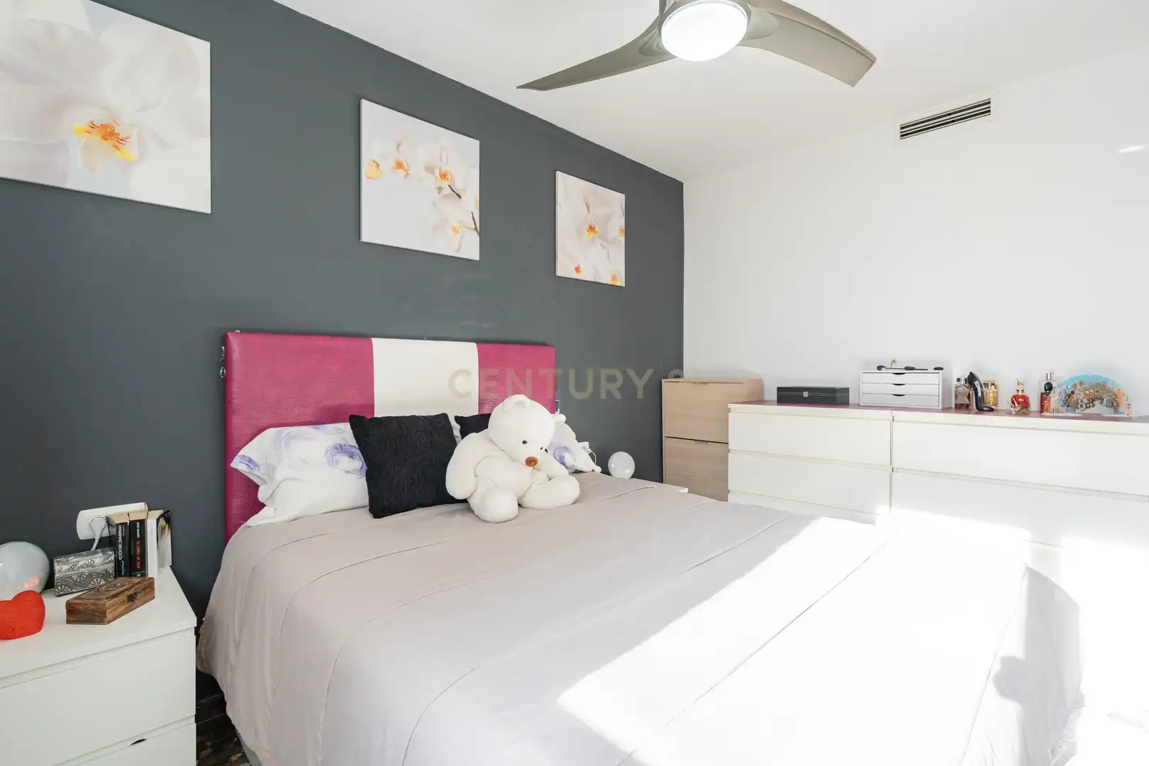 Dormitori de Apartament en venda en Paterna amb Aire condicionat i Balcó