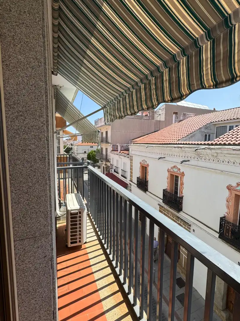 Vista exterior de Pis en venda en Castuera amb Terrassa, Traster i Moblat