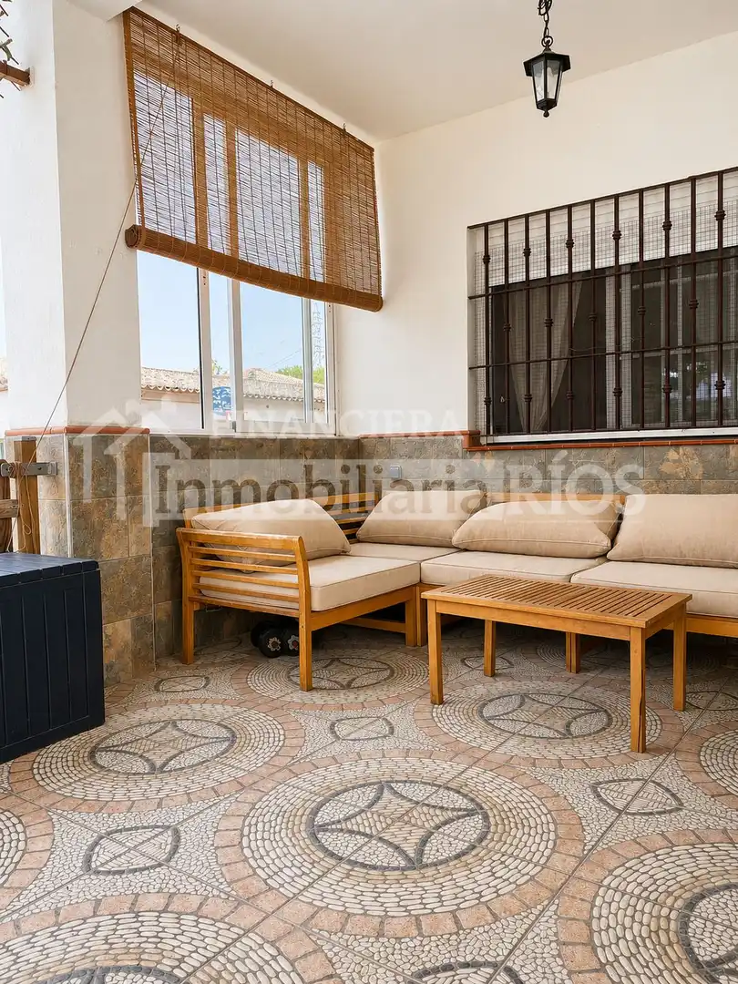 Terrasse von Haus oder Chalet zum Verkauf in Alcalá de Guadaira mit Klimaanlage, Privatgarten und Abstellraum