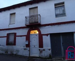 Exterior view of Single-family semi-detached for sale in León Capital   with Private garden