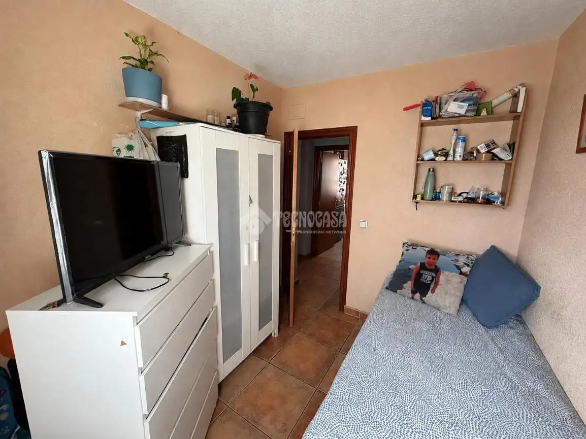 Flat for sale in Calle Angela González, imagen 2