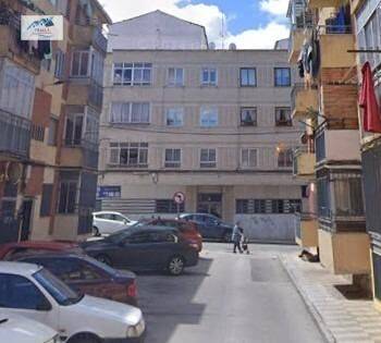 Piso en Venta en Calle HOSQUILLO en Reyes Católicos - Paseo San Antonio