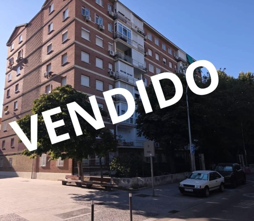 Vista exterior de Pis en venda en  Madrid Capital amb Calefacció, Parquet i Terrassa