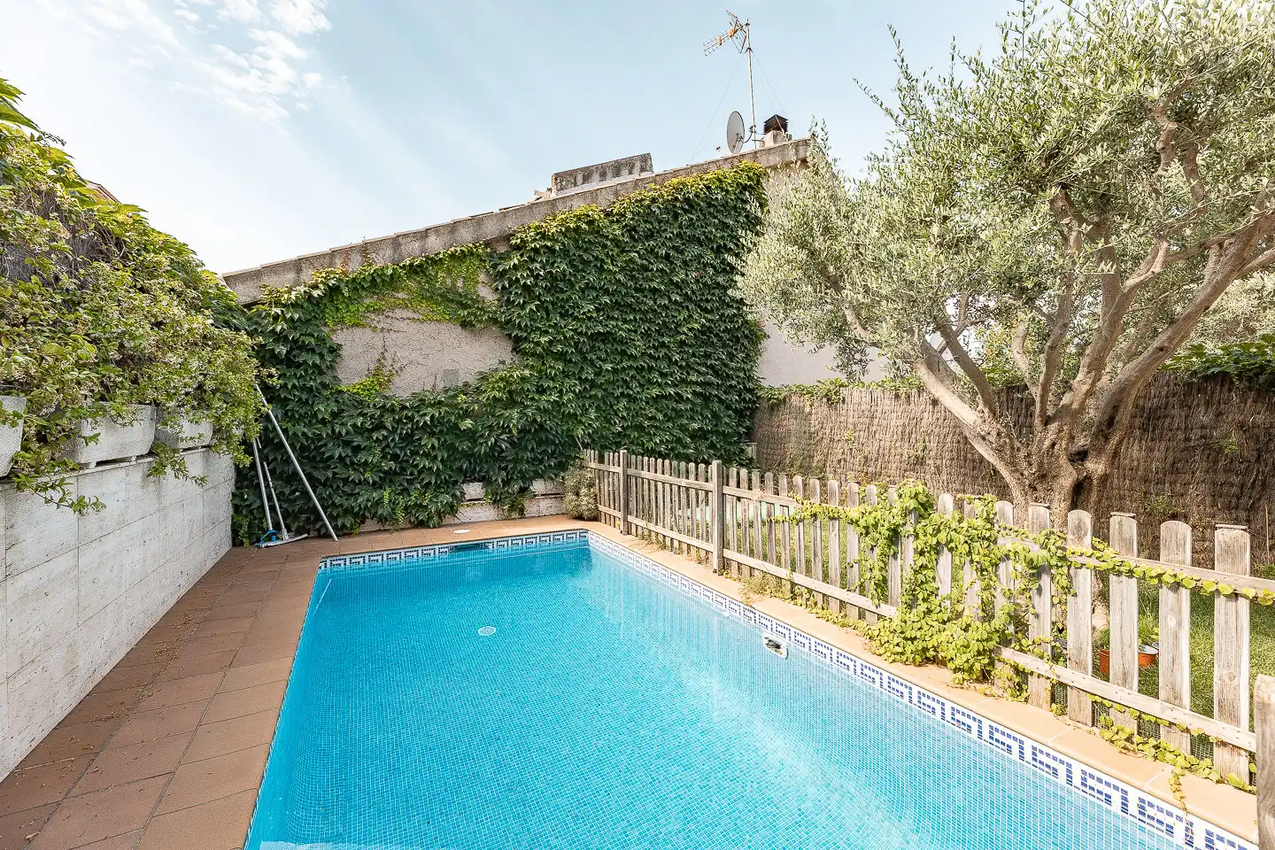 Swimming pool of Detached homes for sale in Terrassa  with Air Conditioner, Heating and Private garden