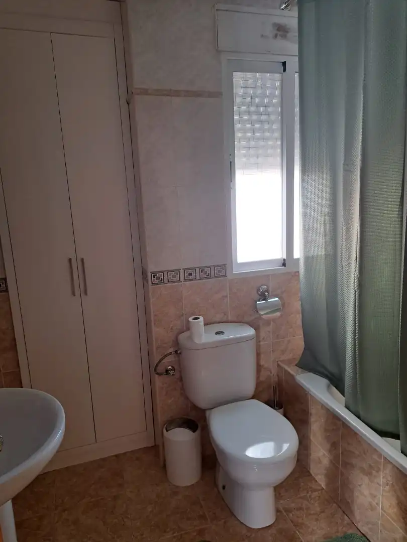 Bathroom of Flat for rent in Maracena  with Air Conditioner, Furnished and Washing machine