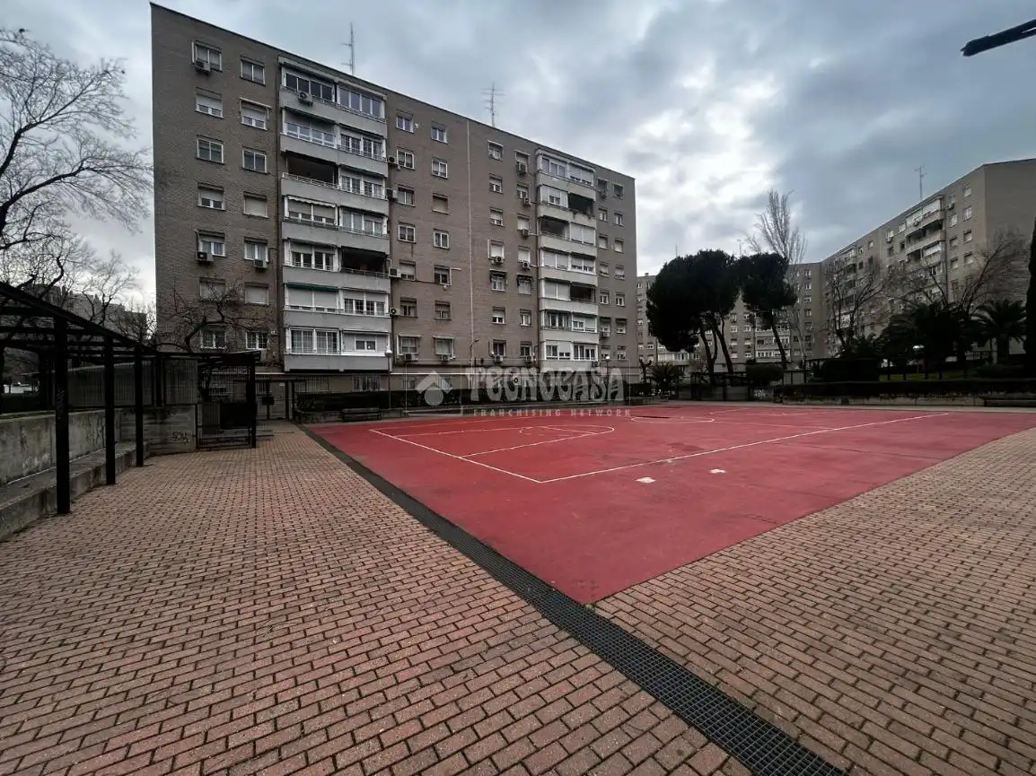 Parking de Piso en venta en Madrid con Calefacción