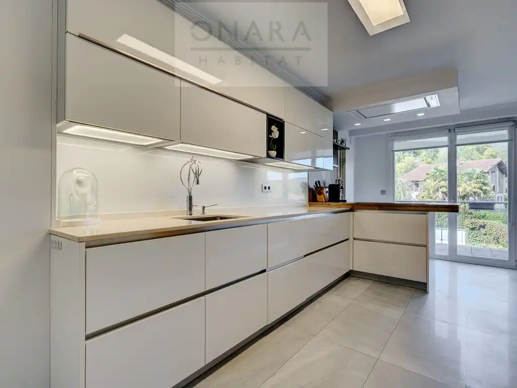 Cocina de Casa adosada en venta en Hondarribia con Jardín privado y Piscina comunitaria