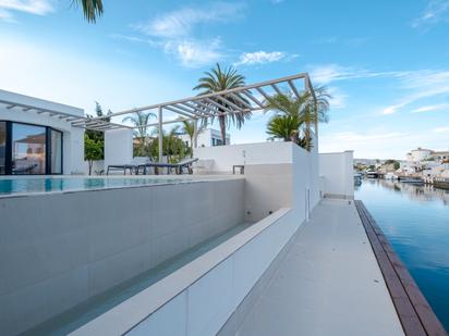 Piscina de Casa o xalet en venda en Empuriabrava amb Aire condicionat, Terrassa i Piscina