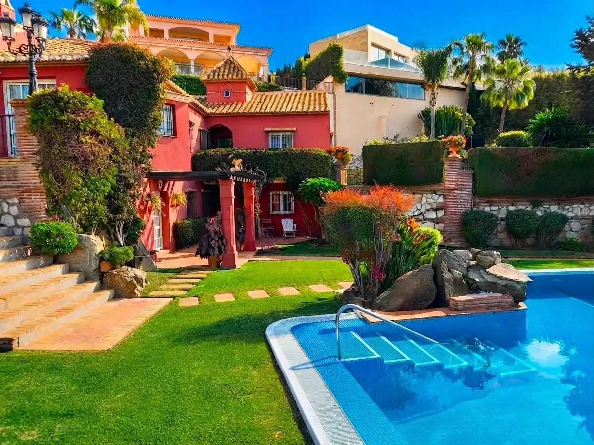 Jardí de Casa o xalet en venda en Benalmádena amb Aire condicionat, Calefacció i Jardí privat