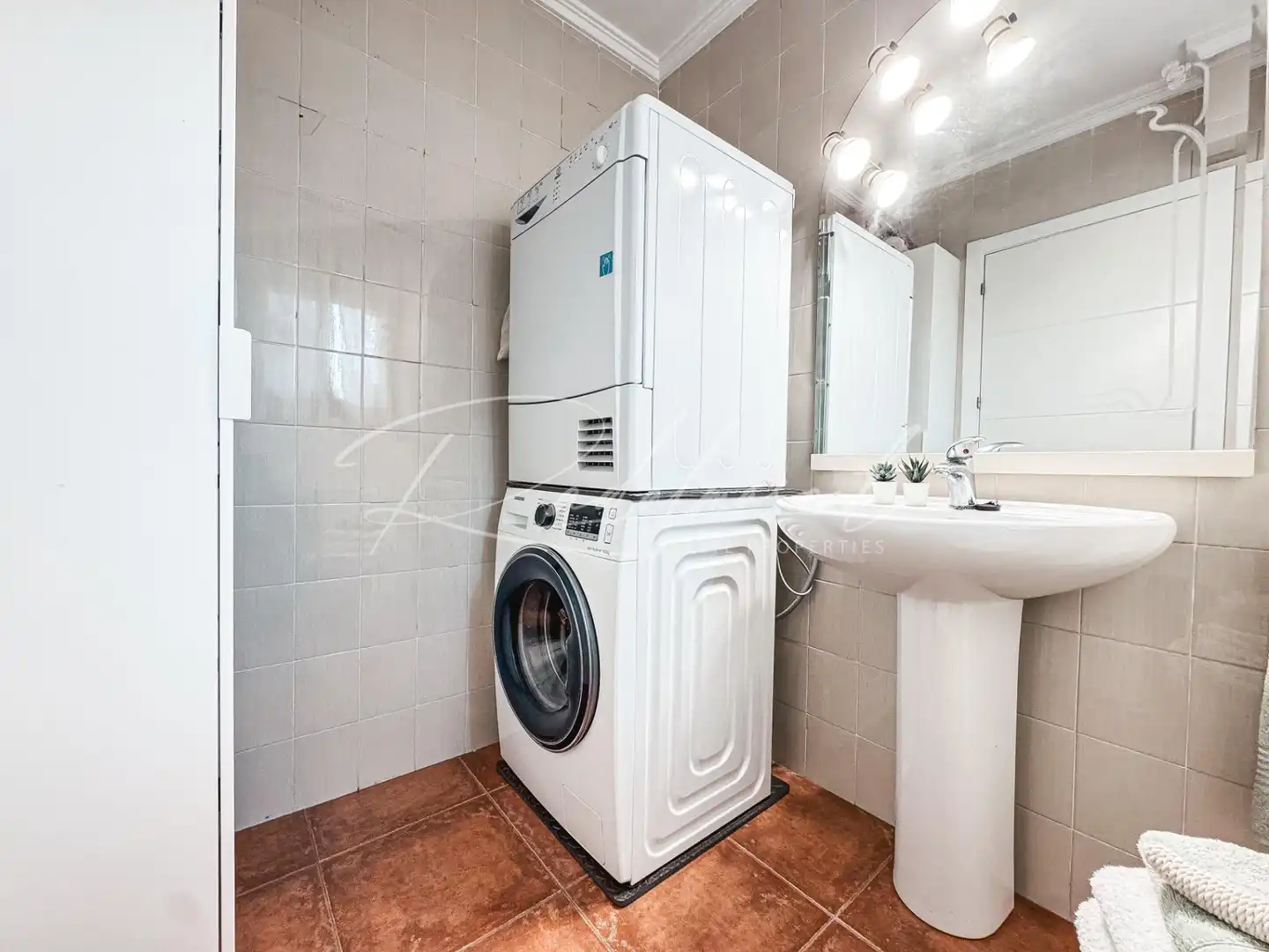 Badezimmer von Einfamilien-Reihenhaus zum Verkauf in Cambrils mit Klimaanlage, Heizung und Privatgarten